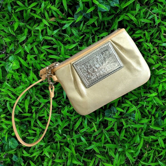 ✨️HP✨️Coach | Poppy | NWOT Champagne/Beige Wristlet (OS) - Picture 1 of 9